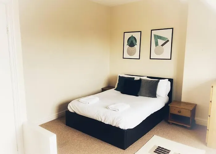 Views Over The Peak District Apartment With Wifi